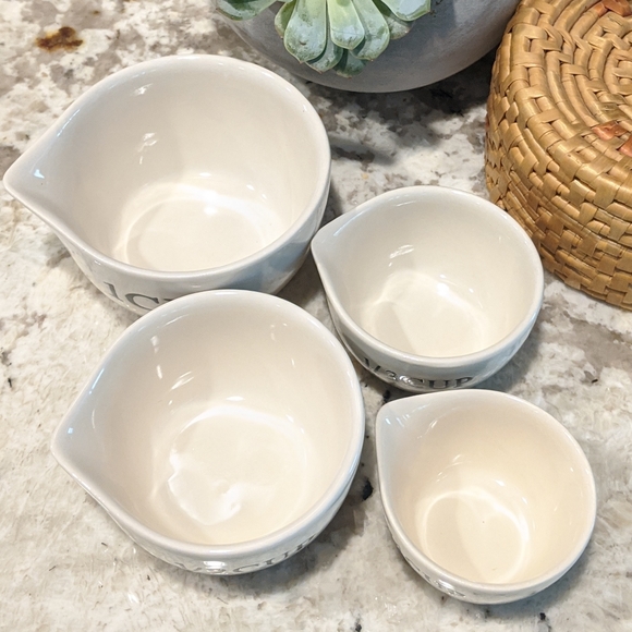 Farmhouse Ceramic Nesting Measuring Cups - Picture 3 of 7